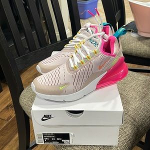 Women Nike Air Max 270 Brand New.  Smoke & Pet Free.